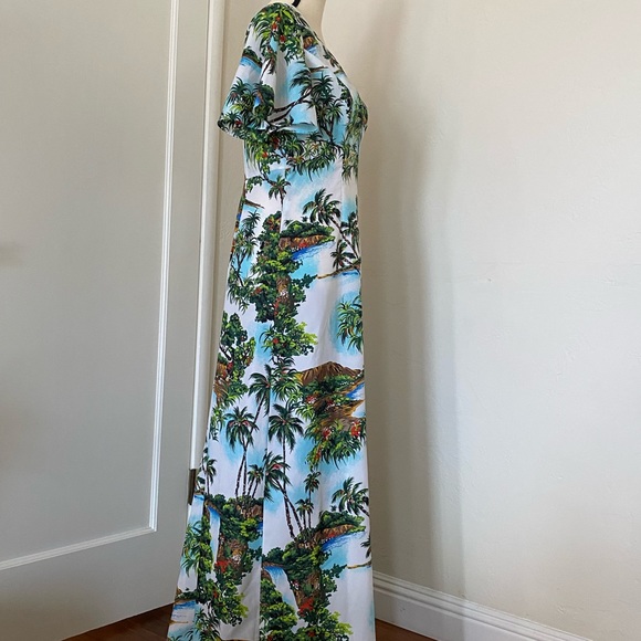 True Vintage Hawaiian Maxi Dress Made in Hawaii circa 1970’s - Picture 3 of 7